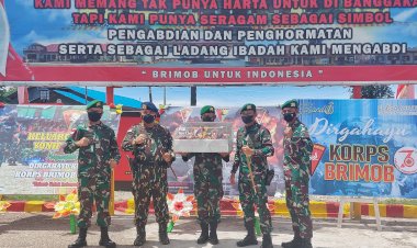 Prajurit-Brigif-21/Komodo-dan-Yonif-743/PSY-Beri-Kejutan-Spesial-untuk-Satbrimob-Polda-NTT-di-HUT-ke-76-Korps-Brimob-Polri