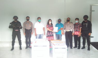 Personel-Polda-NTT-Kawal-Kedatangan-5.960--Vial-Vaksin-Covid-19-yang-Distribusikan-Pemerintah-Pusat-Untuk-di-Wilayah-NTT