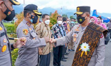Bertolak-Ke-Kabupaten-Ende,-Kapolda-NTT-Disambut-Empat-Kapolres-Daratan-Flores