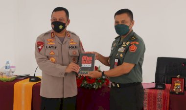 Kapolda-NTT-Sumbangkan-Ratusan-Buku-Untuk-Kepustakaan-Universitas-Pertahanan-RI-di-Belu