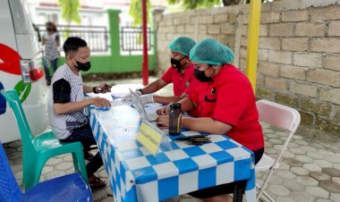 Tim-Vaksinator-Biddokkes-Polda-NTT-Gelar-Pelayanan-Vaksinasi-Tahap-I-dan-II-di-Klinik-Turangga