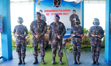 Di-HUT-ke-71-Polairud,-Tiga-Personel-Polwan-Ditpolairud-Polda-NTT-Mendapat-Brevet-Bhayangkara-Bahari