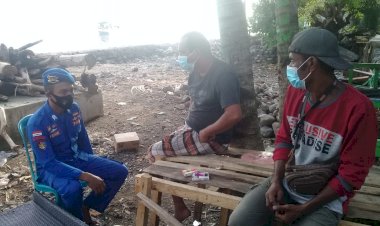 Sambagi-Wilayah-Pesisir-Lembata,-Personel-Ditpolairud-Polda-NTT-Imbau-Warga-Jaga-Kelestarian-Sumber-Daya-Alam