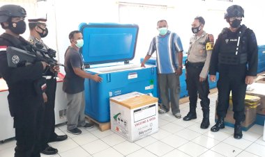 Percepat-program-Vaksinasi-di-NTT,-Personel-Polda-NTT-Kawal-Ketat-5-koli-/-3.020-Vial-Moderna