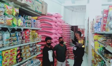 Saat-Patroli,-Personel-Ditsamapta-Polda-NTT-Terus-Mengingatkan-Warga-Masyarakat-Untuk-Menggunakan-Masker