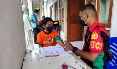 Hari-Ini-Tim-Vaksinator-Biddokkes-Polda-NTT-Gelar-Pelayanan-Vaksinasi-Bagi-Masyarakt-di-Tiga-Kabupaten-Wilayah-NTT