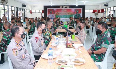 Beri-Semangat-dan-Motivasi,-Kapolda-NTT-dan-Dandrem-161-Wirasakti-Makan-Siang-Bersama-Siswa--Dikmaba-TNI-AD-dan-Diktukba-Polri-SPN-Polda-NTT