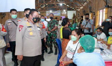 Tinjau-Vaksinasi-di-Gereja-GMIT-Samaria-Noelbaki,-Wakapolda-NTT-Optimis-Sebelum-Tahun-Baru-NTT-Capai-70-Persen-Vaksinasi