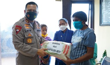 Kunjungan-Kerja-Ke-Polres-Ngada,-Kapolda-NTT-Beri-Bansos-Kepada-Masyarakat-Terdampak-Covid-19