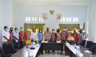 Silaturahmi-Sekaligus-Pamit-Ke-FKUB-Provinsi-NTT,-Kapolda-NTT-Berpesan-untuk-Terus-Lakukan-Kontrol-Sosial-terhadap-Masyarakat