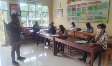 Ditintelkam-Polda-NTT-Terapkan-Prokes-Secara-Ketat-Saat-Berikan-Pelayanan-Prima-Dalam-Ruangan-SKCK