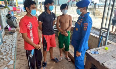 Beri-Edukasi-Para-Pemuda-Pesisir-Labuan-Bajo,-Personel-Ditpolairud-Polda-NTT-Ingatkan-Prokes-Saat-Beraktivitas