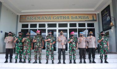 Silaturahmi-ke-Danlantamal-VII-Kupang,-Kapolda-NTT-Minta-Terus-Tingkatkan-Sinergitas-TNI-dan-Polri