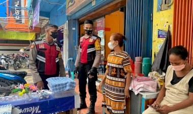 Patroli-Dialogis,-Unit-Turjawali-Ditsamapta-Polda-NTT-Beri-Imbauan-Kamtibmas-dan-Prokes-Kepada-Warga