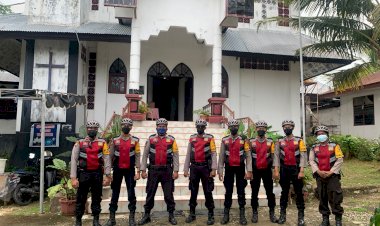 Pastikan-Ibadah-Berjalan-Aman-dan-Nyaman,-Unit-Turjawali-Ditsamapta-Polda-NTT-Patroli-Sambangi-Sejumlah-Gereja-di-Kota-Kupang