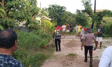 Peduli-Lingkungan,-Unit-Satwa-Ditsamapta-Polda-NTT-Gotong-Royong-Bersama-Warga-Kelurahan-Liliba-Bersihkan-Lingkungan