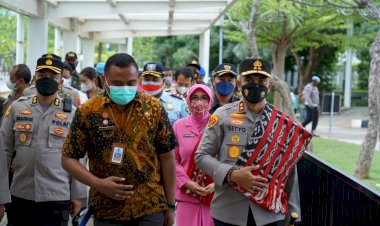 Kunjungi-PLBN-Motaain,-Kapolda-NTT-Berpesan-Untuk-Menjaga-Tindakan,-Perilaku-dan-Sikap-dalam-Menjalankan-Tugas