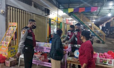Beri-Pesan-Kamtibmas,-Personel-Ditsamapta-Polda-NTT-Gelar-Patroli-Malam-Minggu