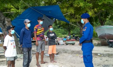 Cegah-Gangguan-Kamtibmas-di-Daerah-Pesisir-Mabar,-Personel-Ditpolairud-Polda-NTT-Optimalkan-Patroli-Dialogis