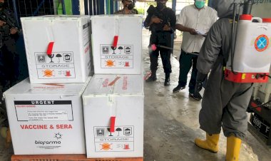 Personel-Polda-NTT-Kawal-Kedatangan-7.900-Vial-Vaksin-Astra-Zeneca-Bagi-Percepatan-Vaksinasi-NTT