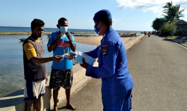 Giatkan-Patroli-Pesisir,-Personel-Ditpolairud-Polda-NTT-Ingatkan-Warga-Gunakan-Masker-Saat-Beraktivitas