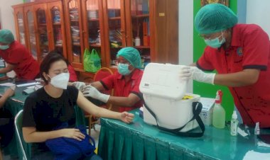 RSB-Titus-Uly-Kupang-Kerahkan-12-Orang-Tenaga-Vaksinator-Layani-Vaksinasi-Masyarakat-Kota-Kupang