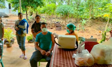 Percepatan-Vaksinasi-Nasional,-RS-Bhayangkara-Kupang-Vaksin-Puluhan-Warga,-dari-anak-hingga-Lansia-di-Kelurahan-Belo