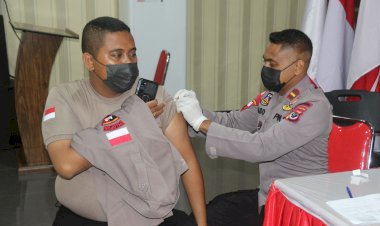 Ratusan-Personel-Satbrimobda-NTT-Tingkatkan-Imunitas-dengan-Vaksinasi-Booster-Dosis-III