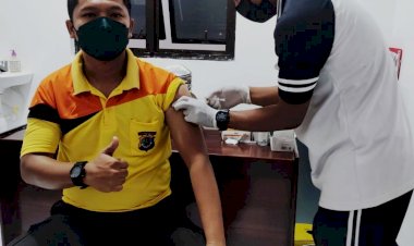 Tingkatkan-Imunitas,-Biddokkes-Polda-NTT-Gelar-Vaksinasi-Dosis-III-Bagi-Anggota-Polri-dan-Masyarakat