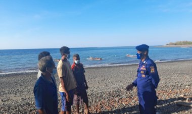 Gunakan-Kapal-Patroli-Tereweng-XXII-3002,-Personel-Ditpolairud-Polda-NTT-Imbau-Warga-Pesisir-Belu-Kurangi-Kerumunan-Saat-Melaut