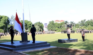 Upacara-Bendera-Bulanan,-Wakapolda-NTT-:-Penting-Dilakukan-untuk-Bangun-Karakter-Jati-Diri-dan-Beri-Inspirasi-serta-Motivasi-bagi-Peningkatan--Pengabdian