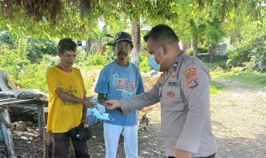 Datangi-Pemukiman-Warga,-Personel-Ditbinmas-Polda-NTT-Beri-Binluh-Terkait-Prokes