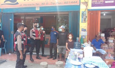 Imbau-Taat-Prokes,-Personel-Ditsamapta-Polda-NTT-Gelar-Patroli-Sasar-Pertokoan