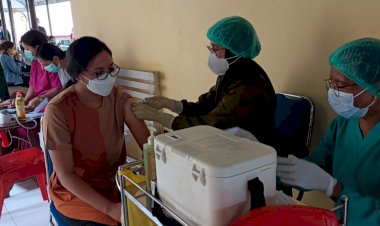 RSB-Titus-Uly-Kupang-Kerahkan-Tujuh-Orang-Tenaga-Vaksinator-Layani-Vaksinasi