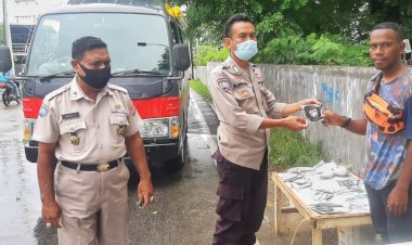 Cegah-Penyebaran-Covid-19-Semakin-Tinggi,-Ditbinmas-Polda-NTT-Turun-Ke-Masyarakat-Imbau-Disiplin-Prokes