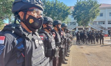 Polda-NTT-Kerahkan-Ratusan-Anggota-Pengamanan-Pelaksanaan-Pelantikan-DPD-Partai-Demokrat-NTT