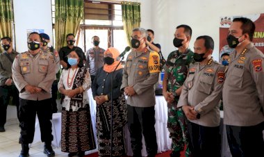 Tinjau-Vaksinasi-Di-SD-Negeri-Kelapa-Lima,-Kapolda-NTT-Laporkan-Perkembangan-Penganan-Covid-19-Kepada-Kapolri