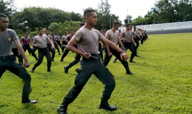 Tingkatkan-Kemampuan-Fisik,-Ratusan-Bintara-Remaja-Ditsamapta-Polda-NTT-Latih-Beladiri-Polri