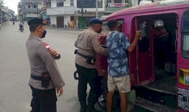 Patroli-di-Terminal,-Personel-Satbrimobda-NTT-Beri-Imbauan-Prokes