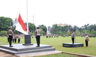 Tanamkan-Nilai-Kebangsaan,-Polda-NTT-Gelar-Upacara-Bendera-Bulanan
