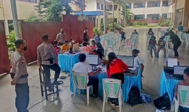 Tim-Subsatgas-3-Ops-Aman-Nusa-II-Turangga-Polda-NTT-Gelar-Pengamanan-Pelaksanana-Vaksinasi-Bagi-Masyarakat