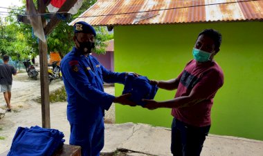 Gelar-Polmas-di-Wilayah-Kota-Kupang,-Personel-Ditpolairud--Polda-NTT-Edukasi-Kamtibmas-Kepada-Warga-Pesisir