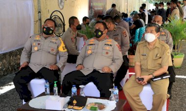 Wakapolda-NTT-Tinjau-Pelaksanan-Vaksinasi-Bagi-Masyarakat-di-Polres-Kupang-Kota