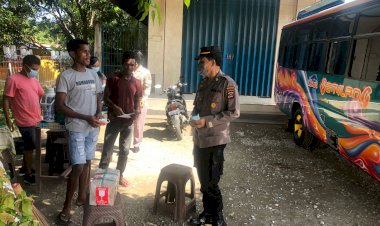 Beri-Edukasi-Prokes-Covid-19,-Satgas-Binmas-Operasi-Aman-Nusa-Turangga-2022-Bagi-Bagi-Masker