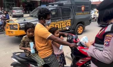 Tekan-Penyebaran-Covi-19,-Polwan-Ditsamapta-Polda-NTT-Patroli-Imbau-Prokes-di-Wilayah-Kota-Kupang