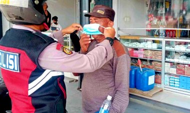 Sasar-Pusat-Perbelanjaan,-Satgas-Kepatuhan-Prokes-Ops-Aman-Nusa-Turangga-Gelar-Patroli-dan-Bagikan-Masker