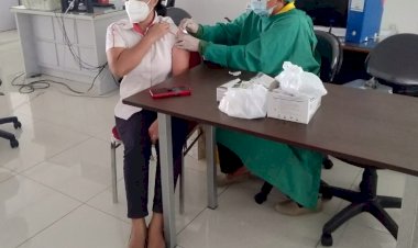 Gandeng-PT.-Honda-Kupang,-RS-Bhayangkara-Gelar-Percepatan-Vaksinasi-Covid-19-Bagi-Masyarakat