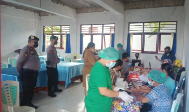 Pengamanan-Vaksinasi,-Tim-Subsatgas-3-Ops-Aman-Nusa-II-Polda-NTT-Harap-Masyarakat-Tetap-Disiplin-Prokes