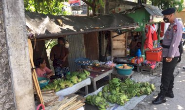 Tim-Satgas-Brimob-Ops-Aman-Nusa-II-Polda-NTT-Intensifkan-imbauan-Prokes-ke-Pasar-Pasar-di-wilayah-Kota-Kupang