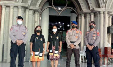 Beri-Rasa-Aman-dan-Nyaman-Jalannya-Ibadah-Jumat-Agung,-Ratusan-Personel-Polda-NTT-Amankan-Sejumlah-Gereja-di-Kota-Kupang